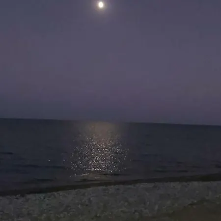 Marlens Beach House * Менеоу