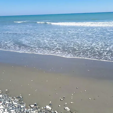 Marlens Beach House Дом отдыха