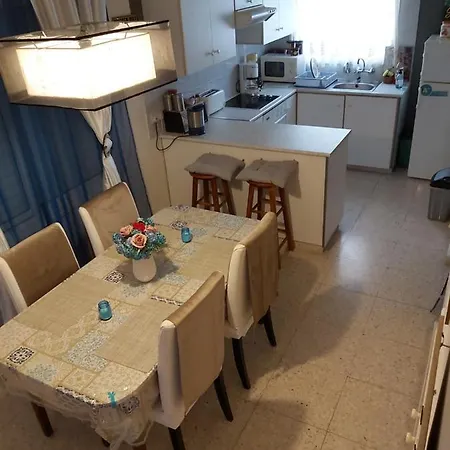 Marlens Beach House Meneou