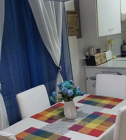 Marlens Beach House Meneou